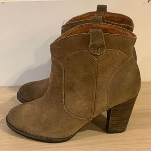 INDIGO BY CLARKS - HEATH HARRIER - Taupe SUEDE Women’s BOOTS Booties - Size 5.5